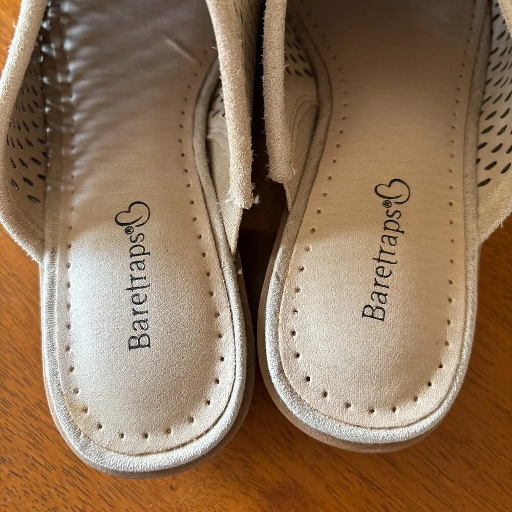 Baretraps Glynda Perforated Suede Mule Sz 7 Slip On Clogs Block Heel Slides Tan - Picture 3 of 5